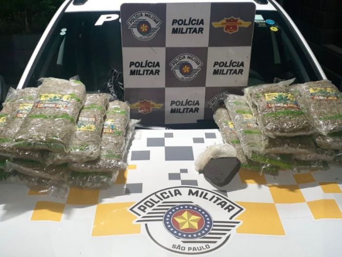 Traficante foge da PM e larga a mulher para ser presa