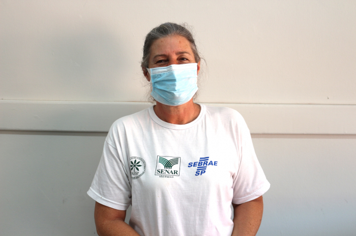 A professora e artesã Carmem Lúcia Bargas veio de Bariri/SP para ministrar o curso em Jales