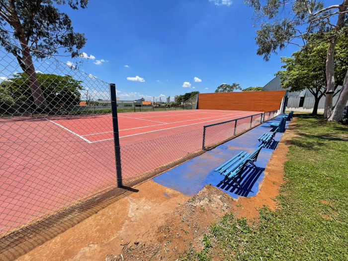 A Prefeitura realizou a recuperação da Quadra Municipal de Tênis anexa ao Estádio Municipal Roberto do Valle Rollemberg