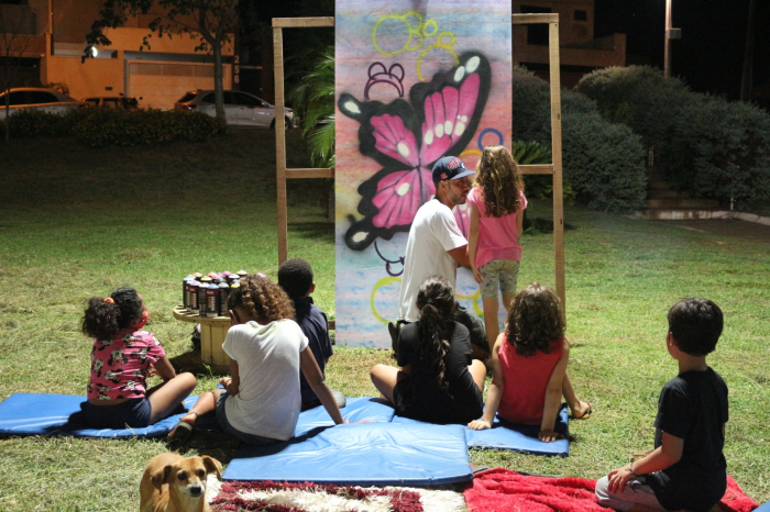As crianças se encantaram com a arte do grafite