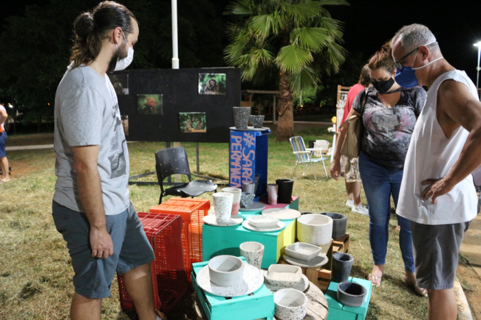 O evento contou com uma exposição de artesanatos