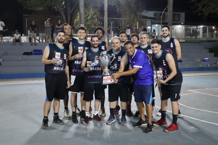 O time jalesense NBJ Basketball garantiu o troféu de prata
