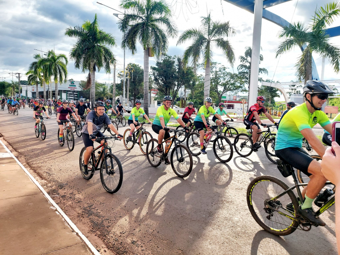 No domingo, a programação começou bem cedo com a Pedalada de Natal em prol do Fundo Social de Solidariedade