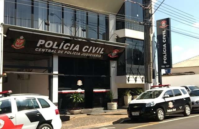 Homem furta caminhonete, sofre acidente com o veículo e é preso em Jales