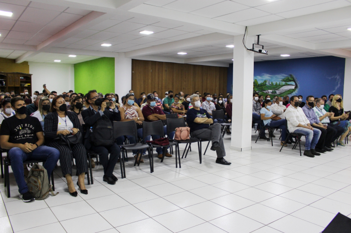 Centenas de pessoas acompanharam o Encontro de Articulação Regional realizado na I Igreja Batista de Jales pelo Sebrae e FGV com o apoio da Prefeitura Municipal
