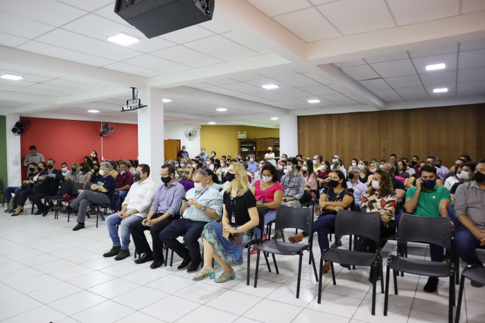 Centenas de pessoas acompanharam o Encontro de Articulação Regional realizado na I Igreja Batista de Jales pelo Sebrae e FGV com o apoio da Prefeitura Municipal