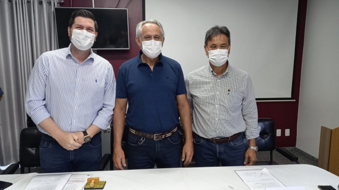O secretário, João Henrique Caparroz, o presidente Paulo Sérgio Godoy e o provedor Toshiro Sakashita, estiveram ministrando a Assembleia Biênio 20223-2023 da Santa Casa de Jales
