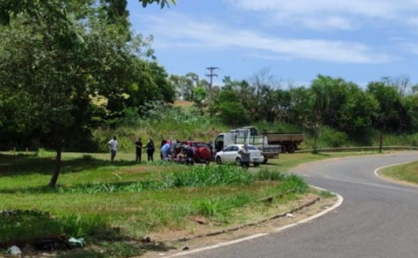 Motociclista morre e criança fica ferida em acidente
