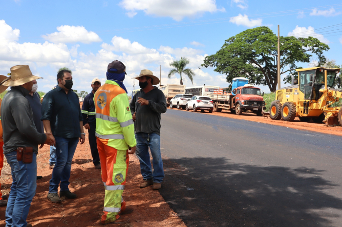 O prefeito Luis Henrique visitou as obras, conversou com os operários e acompanhou parte dos trabalhos e dos serviços que estão sendo executados