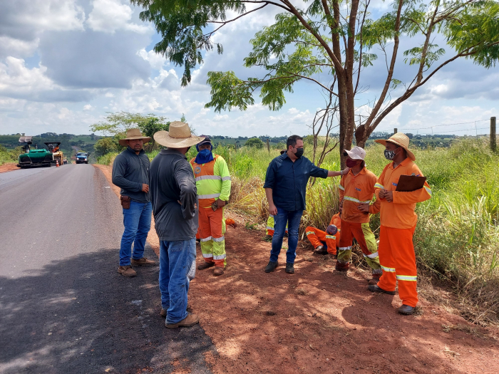 O prefeito Luis Henrique visitou as obras, conversou com os operários e acompanhou parte dos trabalhos e dos serviços que estão sendo executados