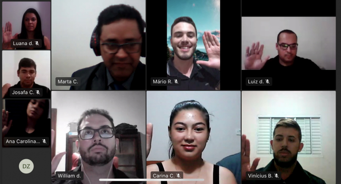 Os alunos seguiram todos os protocolos e fizeram o juramento durante a colação on-line