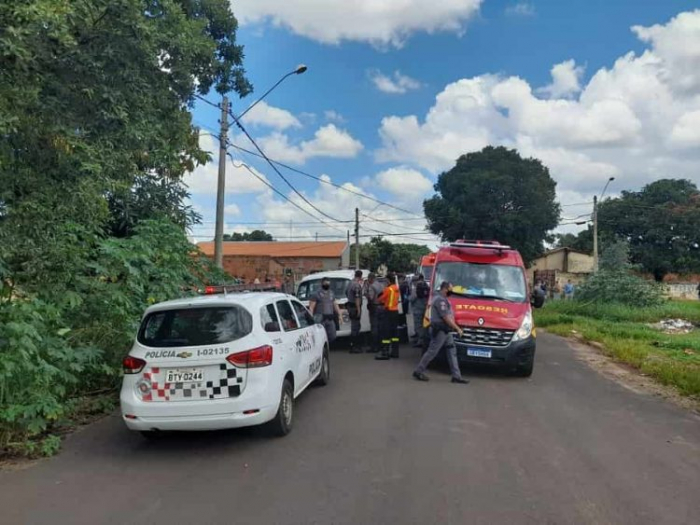 Funcionário de empresa de limpeza é morto a tiros dentro de veículo