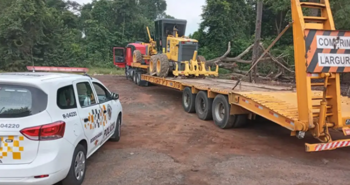 Polícia Militar apreende trator roubado que estava vindo para Jales