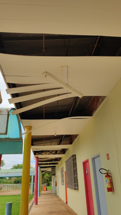 Reformas e adequações em várias partes da escola estão sendo executadas pela Prefeitura