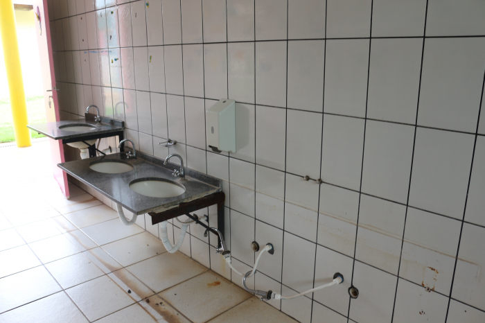 Os banheiros utilizados pelos alunos serão reformados. Novos banheiros também serão construídos