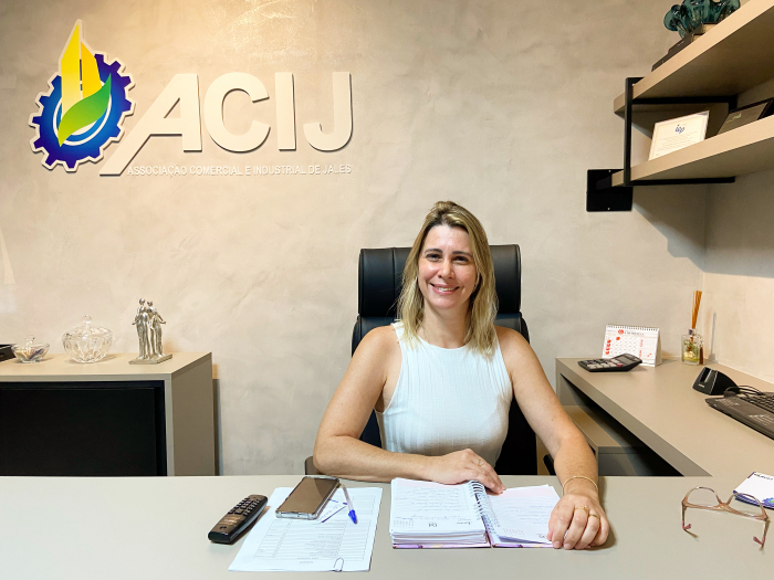 Elaine Borges Bernardes assume presidência da ACIJ