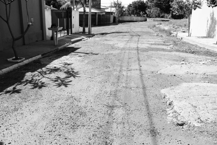 Vereadores cobram solução para ruas esburacadas do Jardim Paineiras