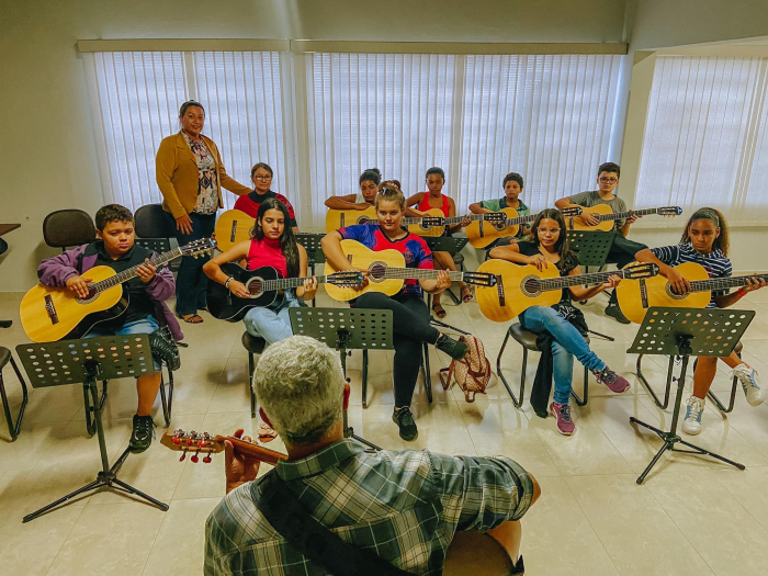 Prefeitura de Urânia inicia oficina de viola e violão