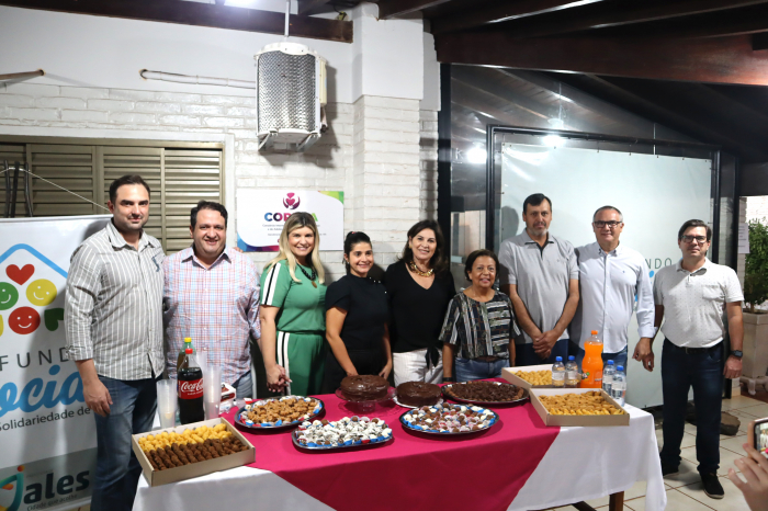 ETEC, Fundo Social e Igreja Batista entregam certificados aos alunos dos cursos de Chocolateria, Corte e Costura e Pedreiro