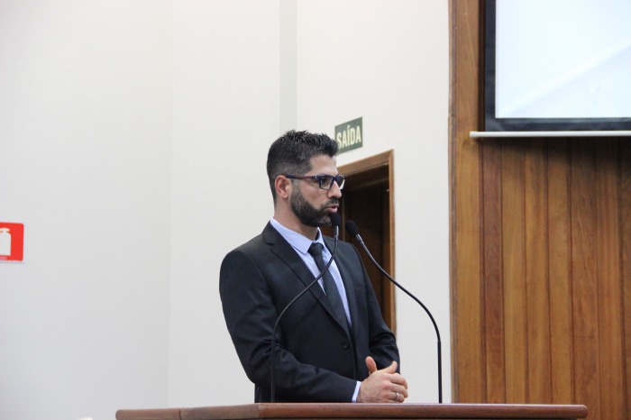 Ricardo Gouveia quer informações de pagamento de horas extras a motoristas