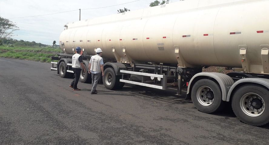 Ipem-SP fiscaliza veículos-tanque e cronotacógrafos em Jales
