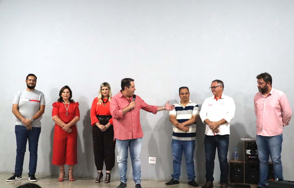 Quase 100 alunos receberam certificados de 7 cursos profissionalizantes