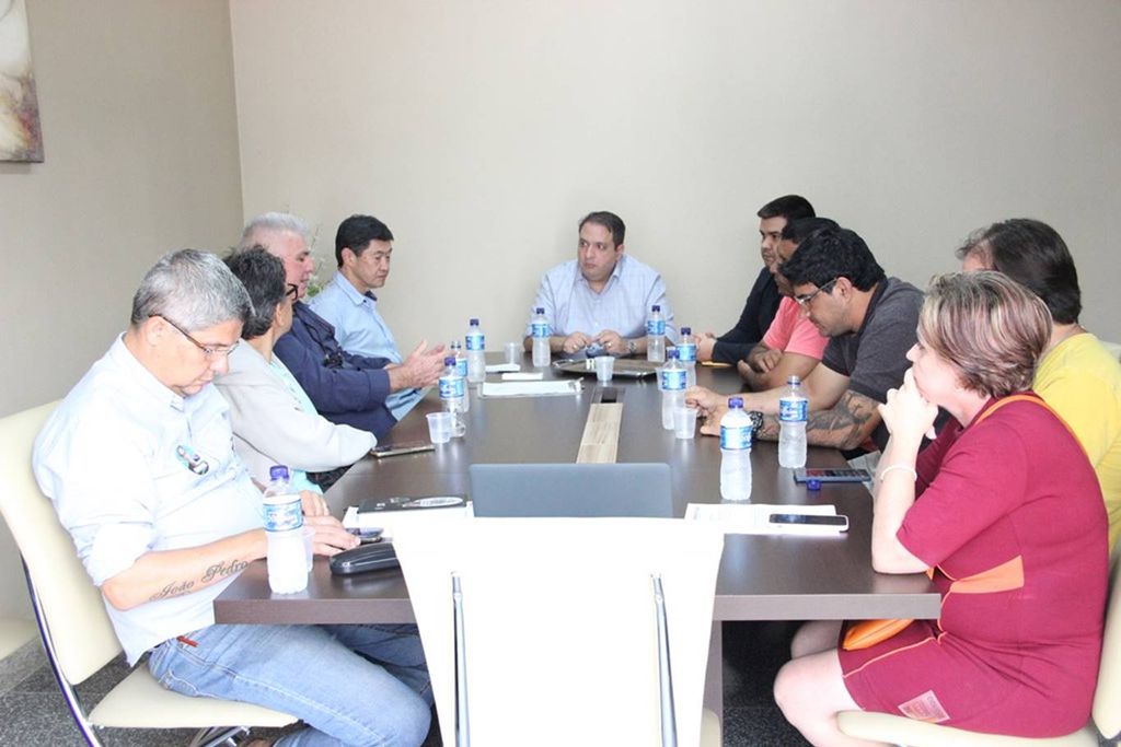 Vereadores e prefeito Luis Henrique discutem projeto para alterar cobrança de taxas de lixo e resíduos