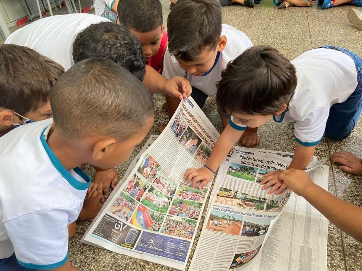 Alunos da educação infantil participam do “Outubro Rosa na Praça”