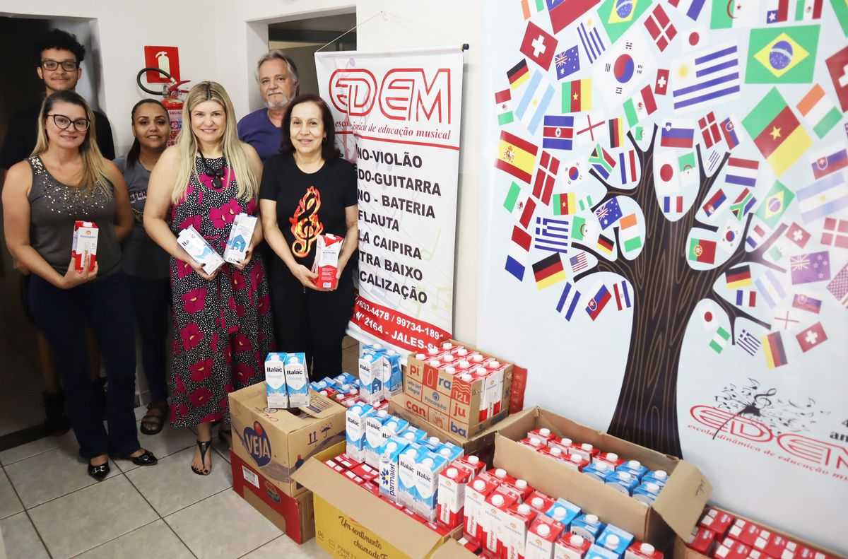 Espetáculo musical com canções de diversos países arrecada 400 litros de leite para o Fundo Social de Jales