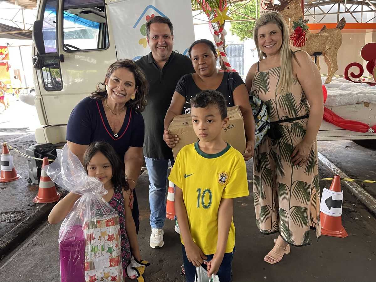 Fundo Social entrega 1.000 cestas de Natal, panetones, refrigerantes e brinquedos às famílias carentes de Jales