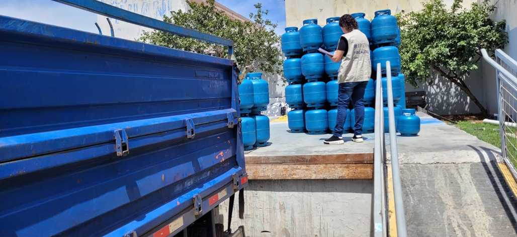 Ipem-SP fiscaliza botijões de gás de cozinha e encontra erro no peso do produto