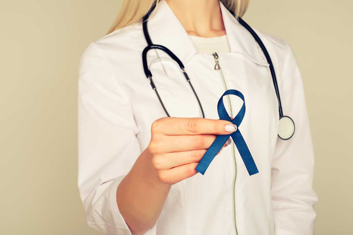 Março: mês das campanhas Lilás e Azul Marinho para conscientização dos cânceres de colo de útero e intestino