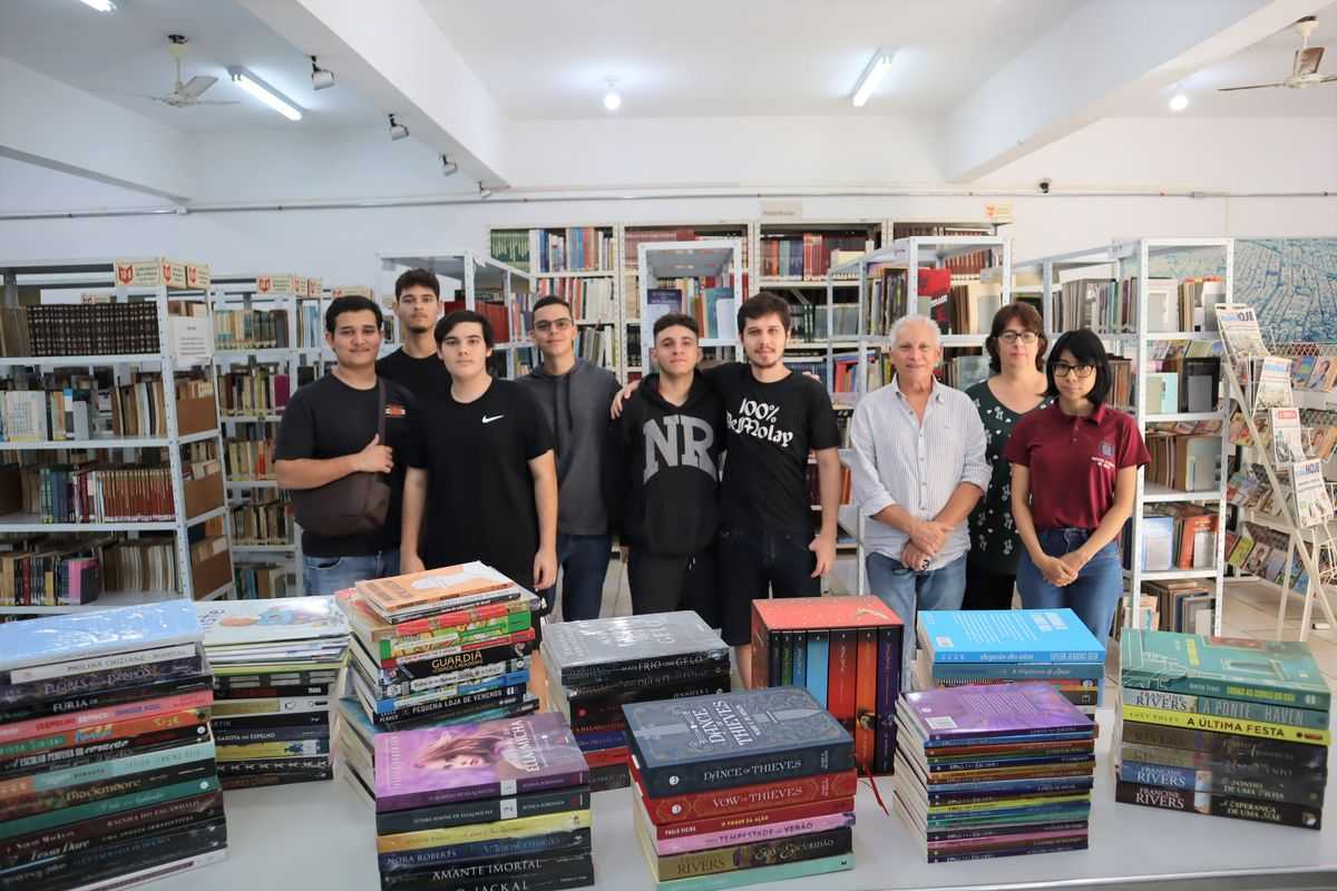 Biblioteca Municipal de Jales recebe doação de livros da Ordem DeMolay