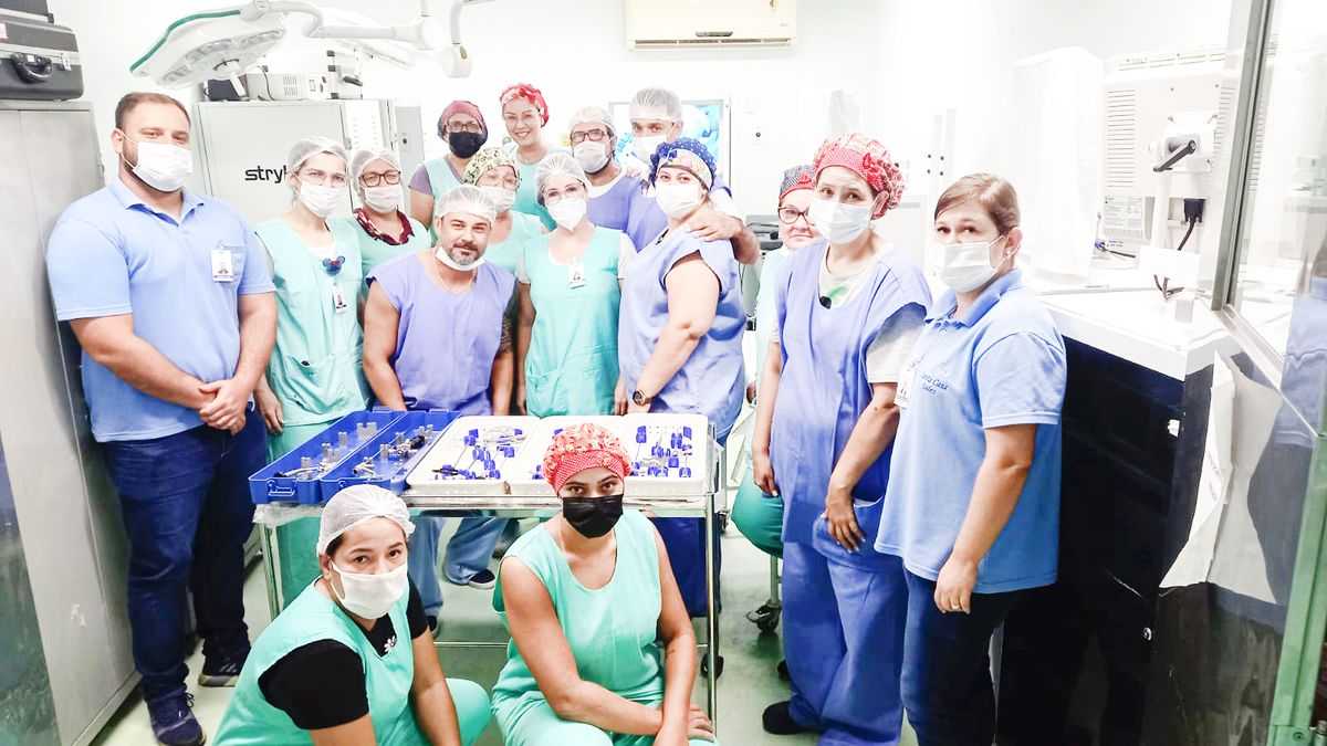 Colaboradores do Centro Cirúrgico realizam treinamento dos novos equipamentos de Urologia