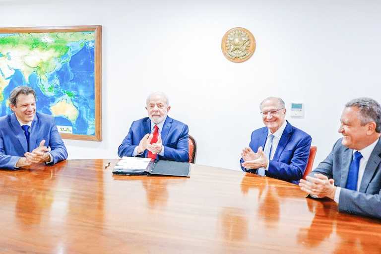Lula assina MP que cria o Desenrola, para tirar até 70 milhões das dívidas