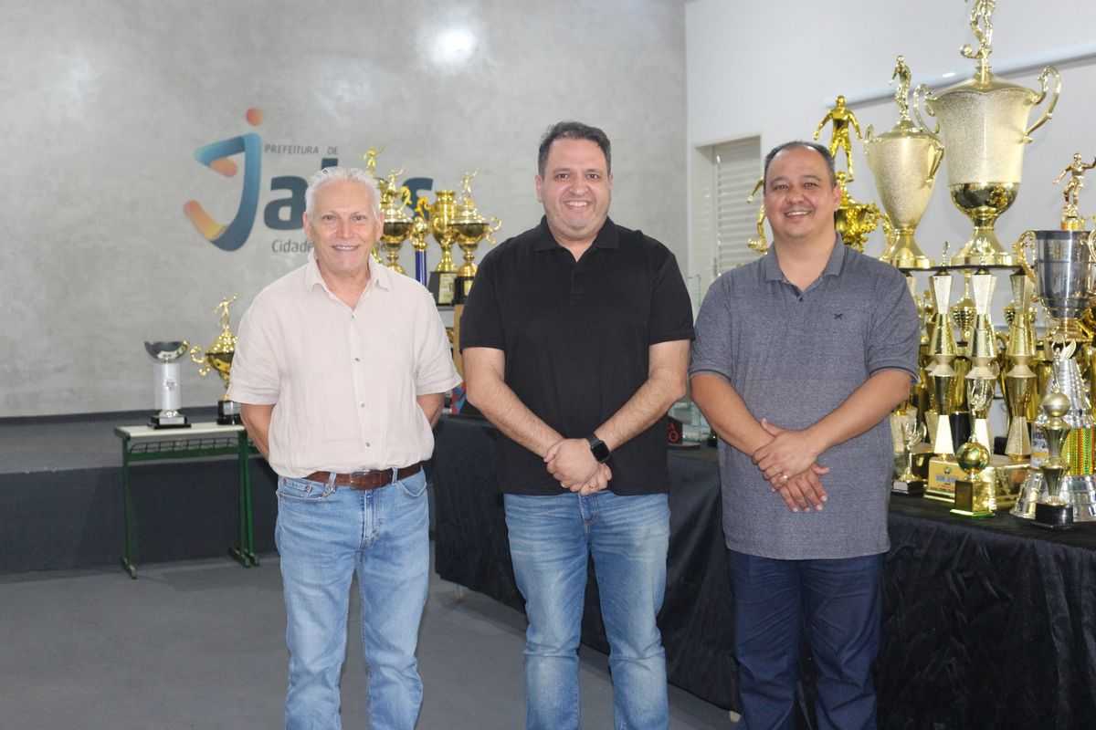 Casa do Poeta de Jales recebe exposição temporária de troféus da Apafuj