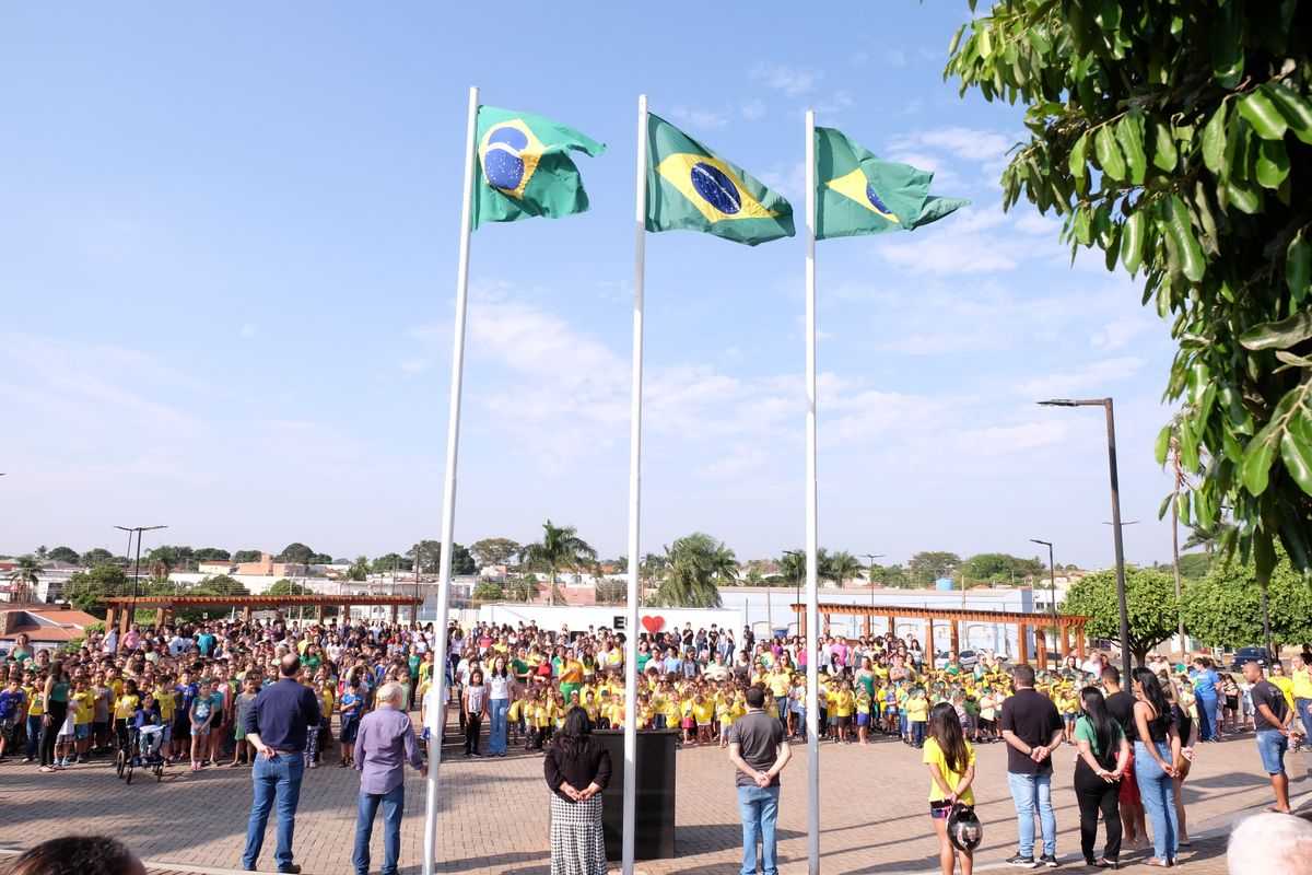 Prefeitura de Urânia realiza hasteamento da bandeira em comemoração ao Dia da Independência