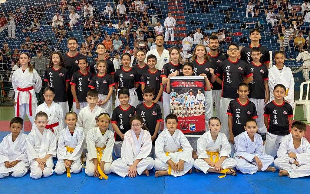 Team Resende Conquista Troféu de Vice-Campeã em Circuito Open Nacional de Karatê
