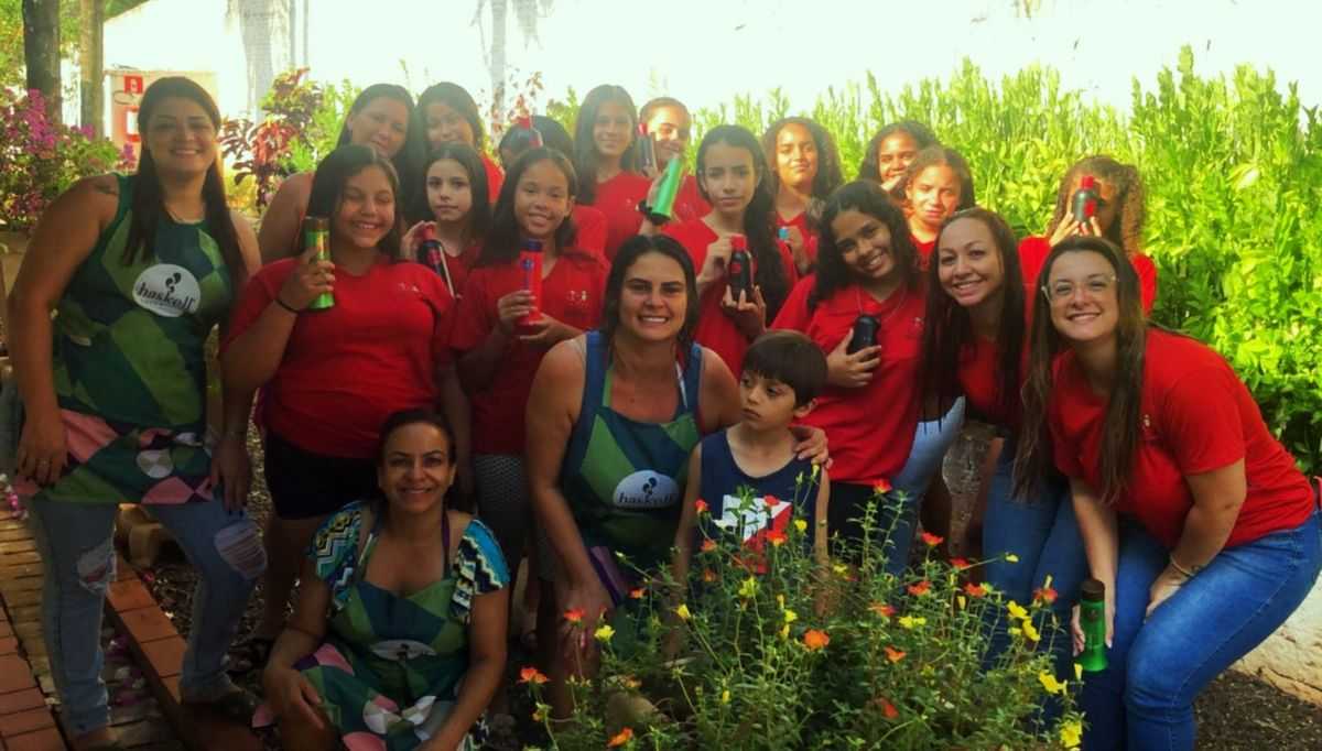 Fundo Social promove dia da beleza para crianças e adolescentes do Projeto Corpo e Mente em Movimento