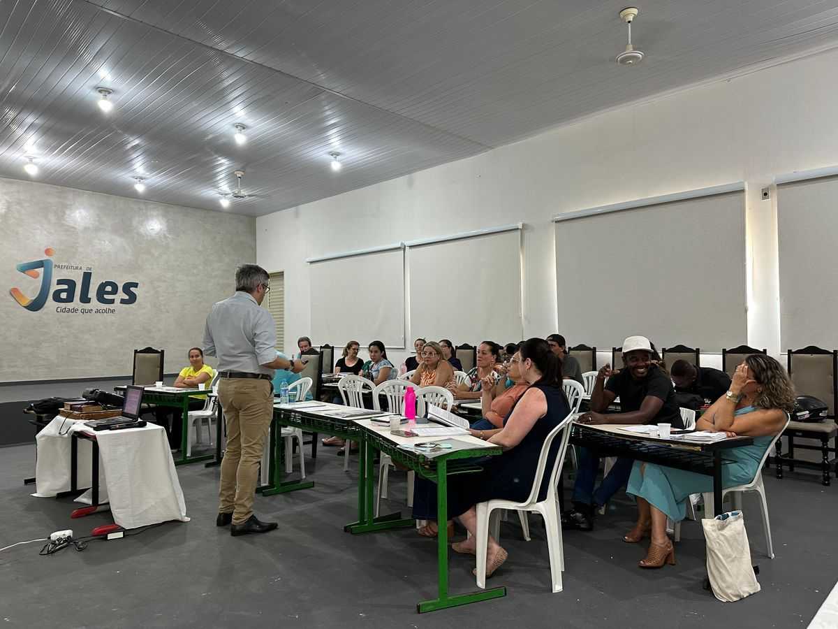 Conselheiros tutelares que tomarão posse em janeiro e conselheiros do CMDCA participaram de curso de capacitação
