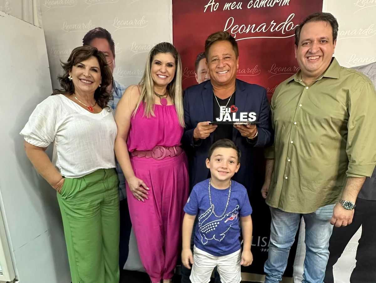 Leonardo encanta milhares de pessoas que assistiram o show do sertanejo no encerramento do Natal de Jales