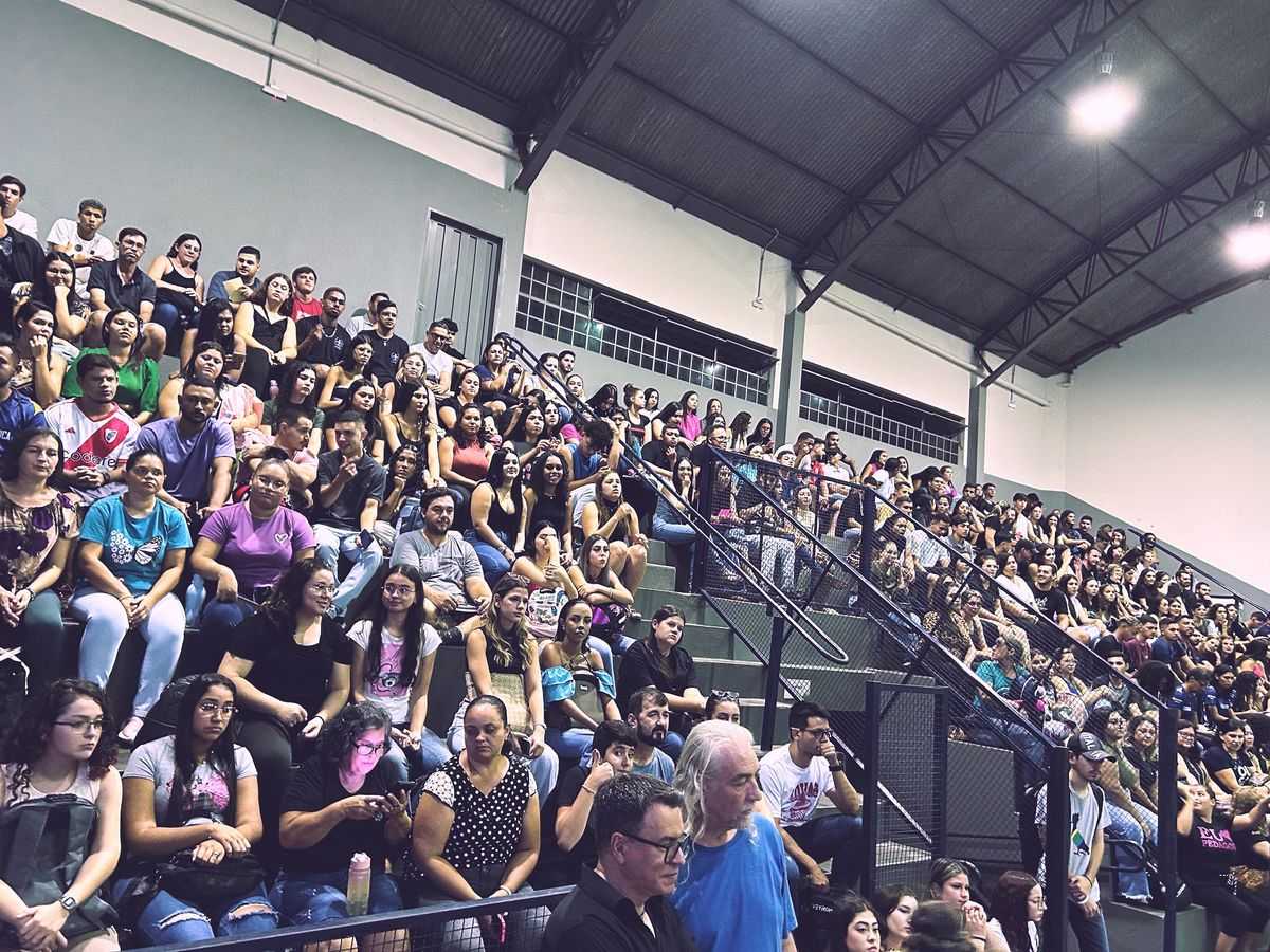 Espetáculo de dança e música ao vivo marcam volta às aulas do UNIJALES