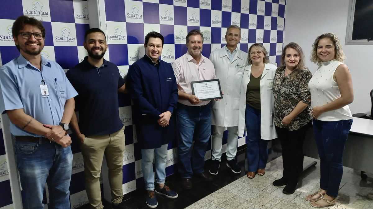 Equipe de Fisioterapia e Terapia Ocupacional da Santa Casa de Jales recebe Moção de Agradecimento