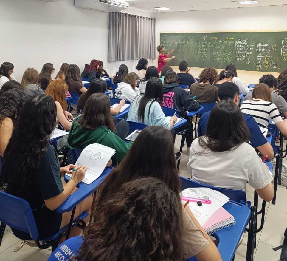 Aulão gratuito pré-Enem foi realizado para estudantes do Ensino Médio de Jales e região