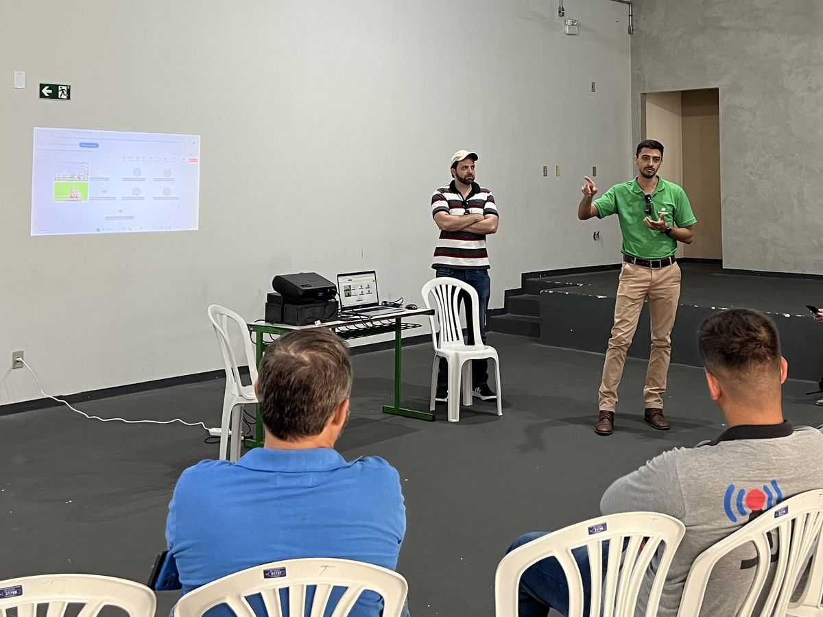 Reunião discute projeto de limpeza de postes e remoção de cabos inutilizados em Jales