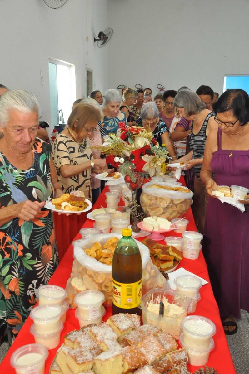 Oficina do bordado encerra atividades de 2024 com café da tarde e sorteio de prêmios