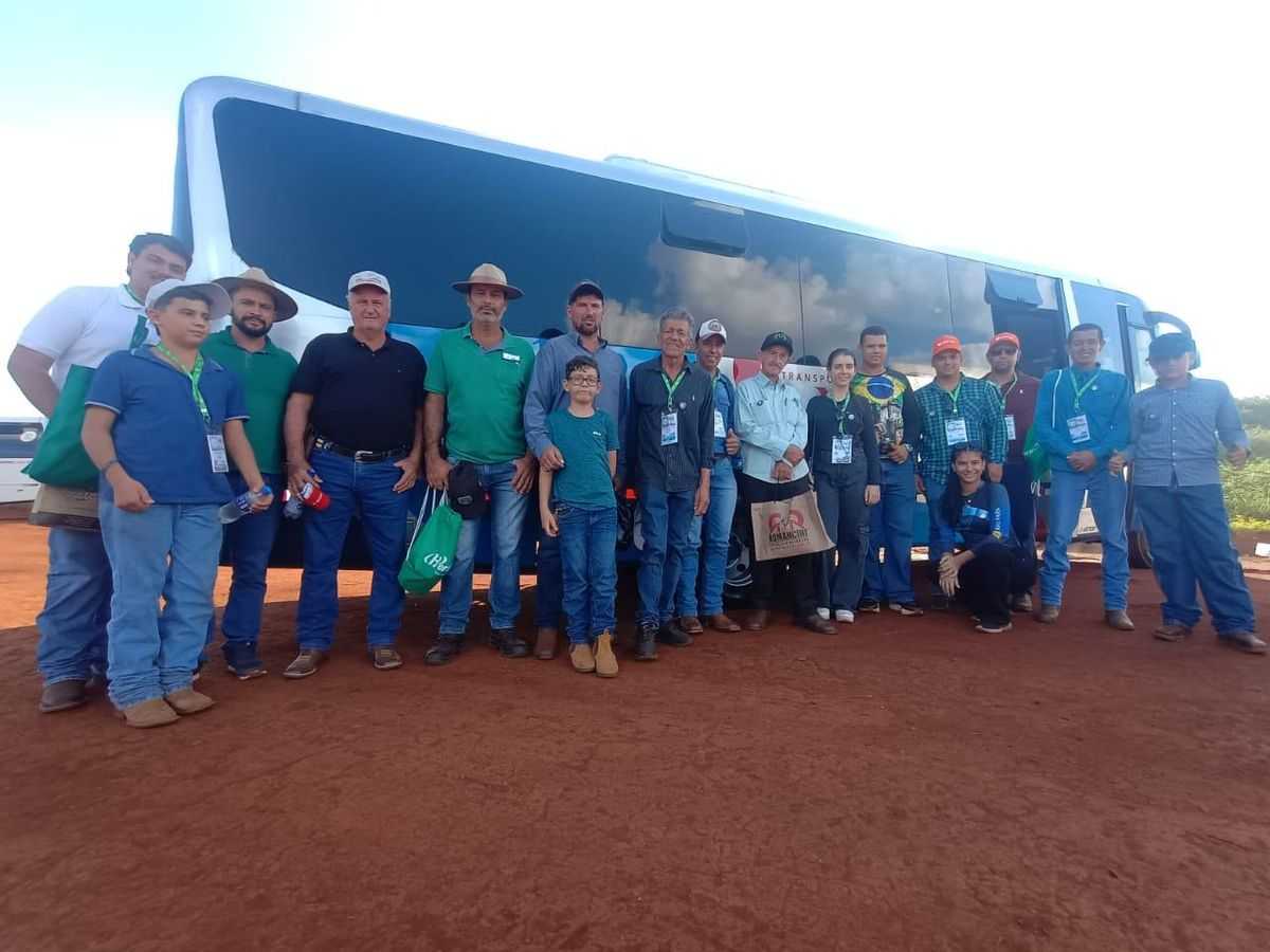 Agrishow 2025: grupo de Santa Salete visita a feira com transporte gratuito oferecido pela Prefeitura