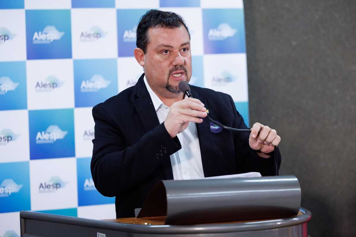 Em evento da Alesp, em Santa Albertina, população cobra melhorias em estradas e mais ambulâncias