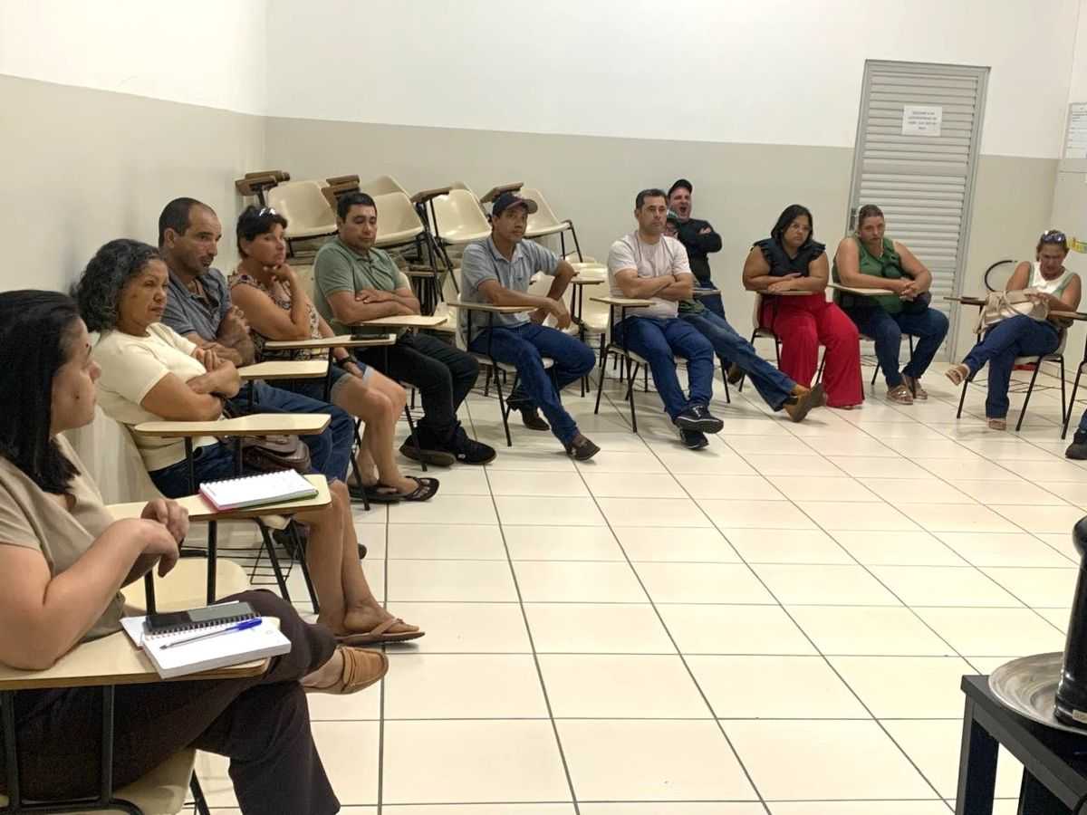 Jales incentiva agricultura familiar em reunião sobre fornecimento de alimentos para a rede municipal