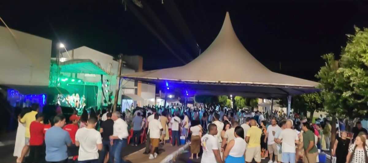 Santa Salete também faz festa da virada atraindo visitantes da região